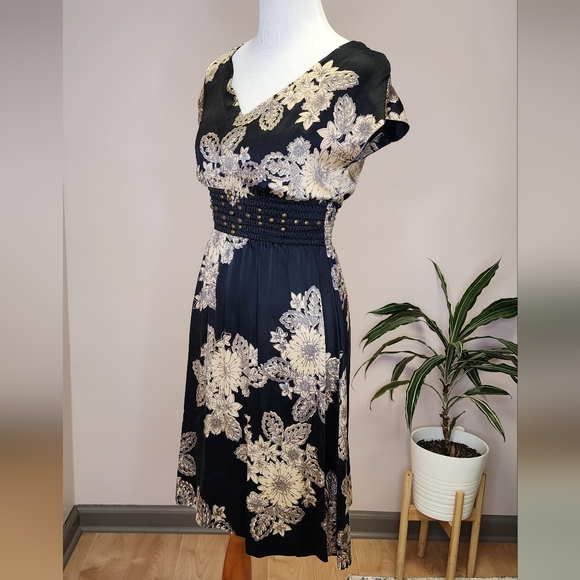 Velvety Dress - Picture 4 of 8